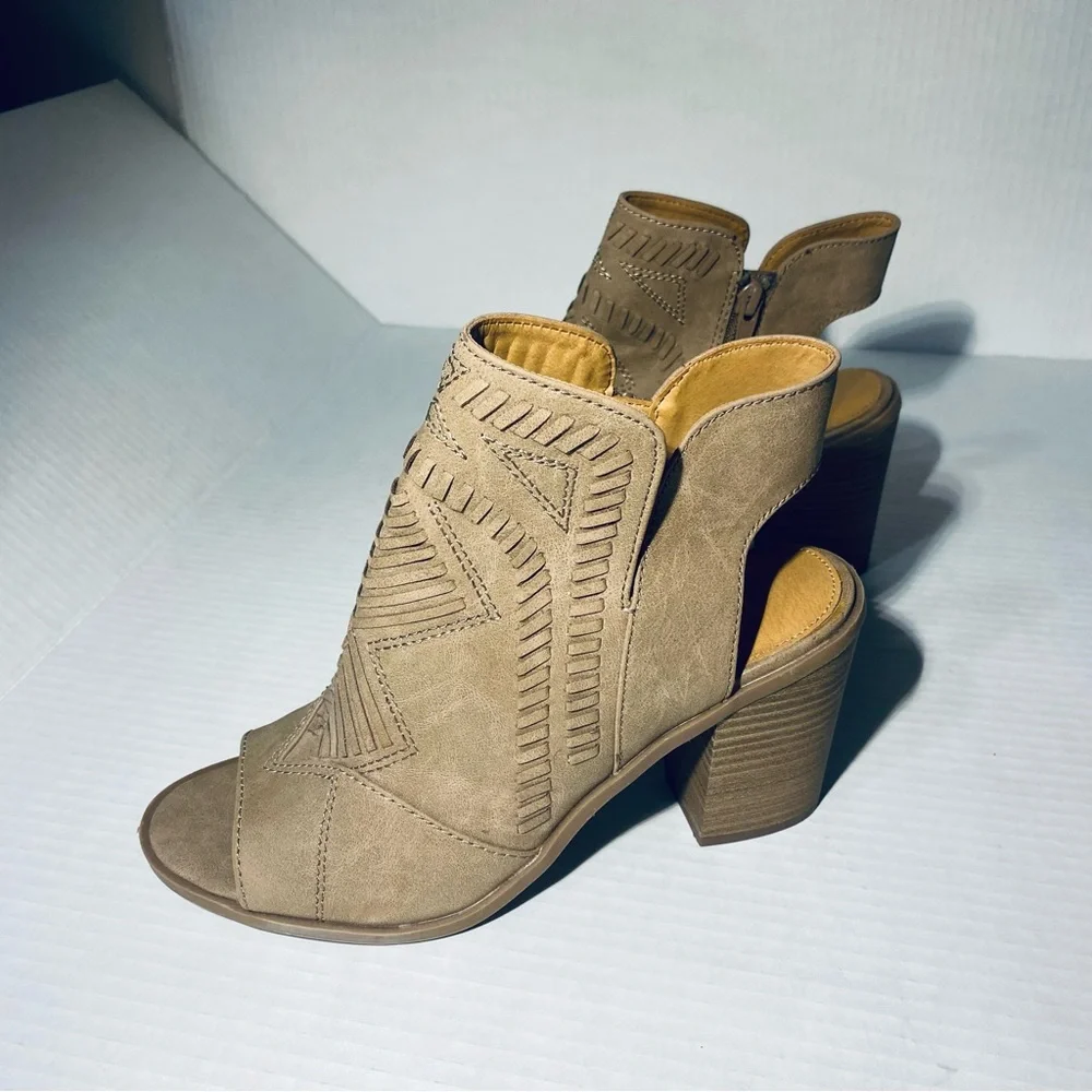 Universal Thread Women's‎ Size 8 Edwina Open Toe Block Heel Booties